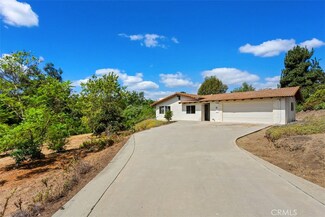 2406 Gum Tree Ln, Fallbrook, CA 92028