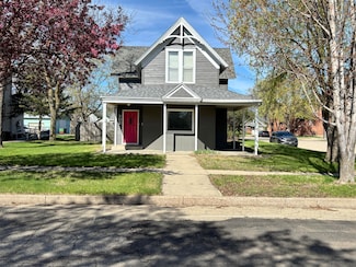 302 E 2nd St, Redfield, SD 57469