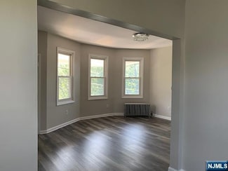 421 River Dr, Elmwood Park, NJ 07407