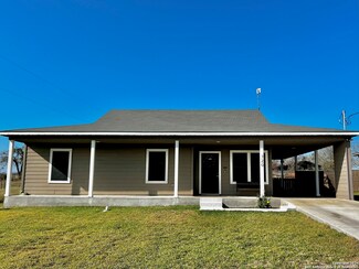 720 S Butler St, Karnes City, TX 78118