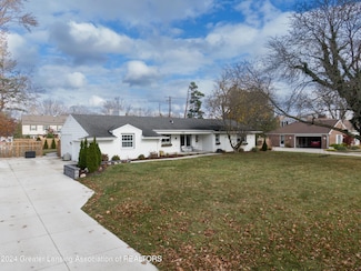 915 Applegate Ln, East Lansing, MI 48823