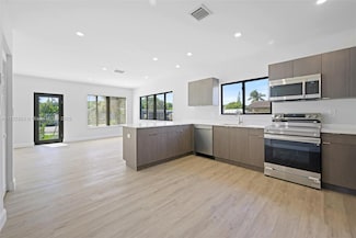 349 NW 40th St Unit 104, Oakland Park, FL 33309