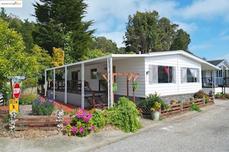 94 Shelter Ln, Daly City, CA 94014