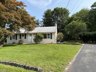 6 Laverty Ct, Succasunna, NJ 07876