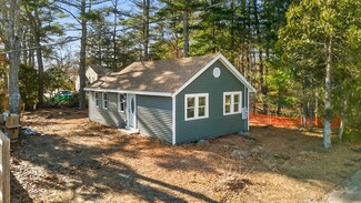 44 Algonquin St, Buzzards Bay, MA 02532