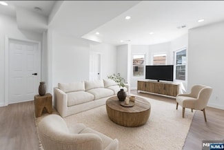 437 Bramhall Ave, Jersey City, NJ 07304