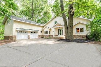 5489 Fairview St, Stevensville, MI 49127