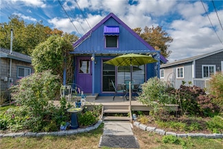 64 Burnside Ave, Narragansett, RI 02882