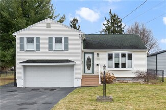 111 Lisa Ann Dr, Rochester, NY 14606