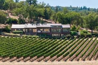 15 Vineyard View Cir, Medford, OR 97501