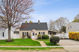 13 Plow Ln, Levittown, NY 11756