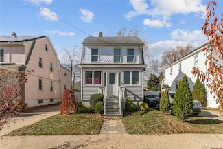 34 Avondale St, Valley Stream, NY 11581