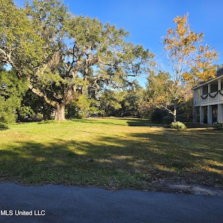 713 Farnsworth Ave, Pascagoula, MS 39567