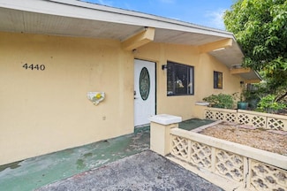 4440 NW 37th St, Lauderhill, FL 33319