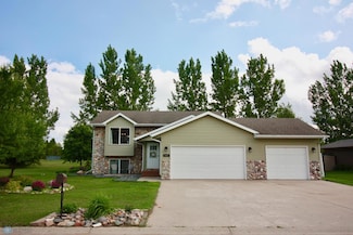 111 Dakota Dr, Hankinson, ND 58041