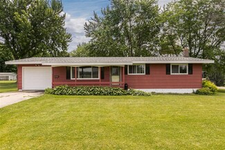 1504 F St, Amana, IA 52203