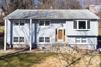 4 Columbus Ave, Putnam Valley, NY 10579