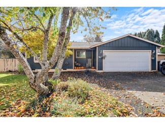 561 NE 5th St, Willamina, OR 97396
