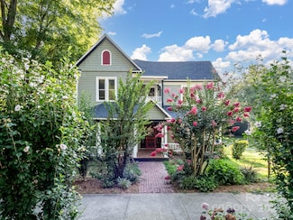 613 S Mulberry St, Statesville, NC 28677
