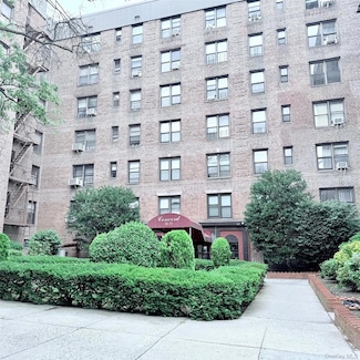 83-15 98th St Unit 3K, Woodhaven, NY 11421