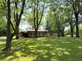 406 Johnson Plank Rd NE, Warren, OH 44481