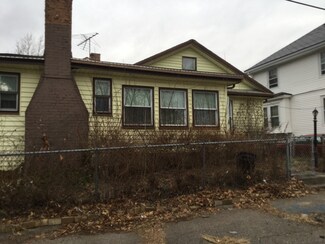 17 Spruce St, Quincy, MA 02171