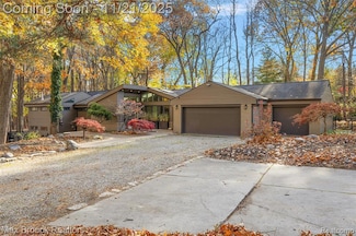 1462 Sodon Ct, Bloomfield Hills, MI 48302