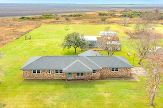 18035 Texas 111, Louise, TX 77455