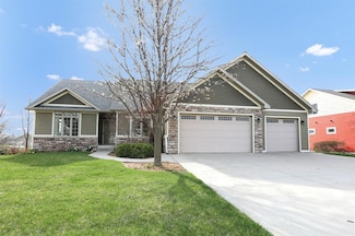 1221 Oakwood Dr, Pella, IA 50219