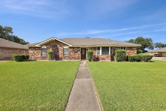 652 Birchwood Dr, Port Neches, TX 77651