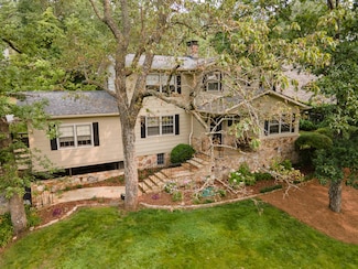 504 Fleetwood Dr, Lookout Mountain, TN 37350