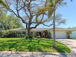 14470 Hillview Dr, Largo, FL 33774