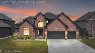 22013 Rio Grande Dr, Macomb, MI 48044