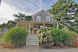 19 Garfield Ave, Bristol, RI 02809