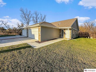 8156 Broken Ridge Rd, Lincoln, NE 68526