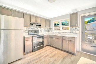50 Angel Dr Unit D, Waterbury, CT 06708