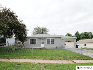 7331 Frederick Ave, La Vista, NE 68128
