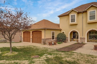 145 N Tuscany Dr, Hollister, MO 65672