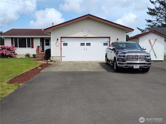 192 Canal Dr NE, Ocean Shores, WA 98569