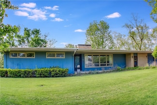 27 Heather Dr, Charleston, IL 61920