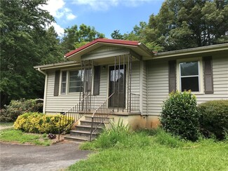 319 Cove Creek Rd, Pickens, SC 29671