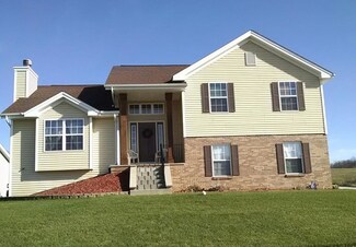 2228 Maxine Ln, Rockford, IL 61102