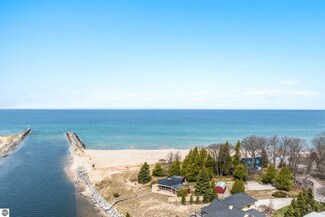 16560 Starke Rd, Arcadia, MI 49613