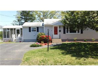 6 Griffin Dr, Warwick, RI 02886