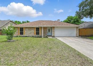 1009 Meadow Creek Dr, Lancaster, TX 75146