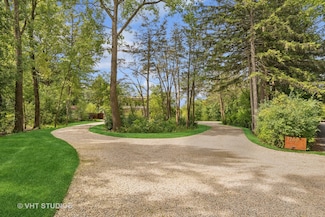 1266 Winwood Dr, Lake Forest, IL 60045