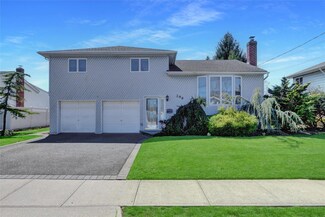 298 Balchen St, Massapequa Park, NY 11762