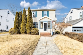 8 Courtney Rd, West Roxbury, MA 02132