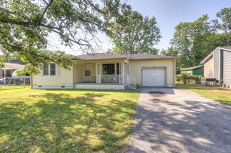 2114 E Laurel St, Joplin, MO 64801
