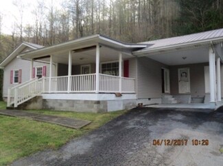 140 Tunnel Rd, Hi Hat, KY 41636